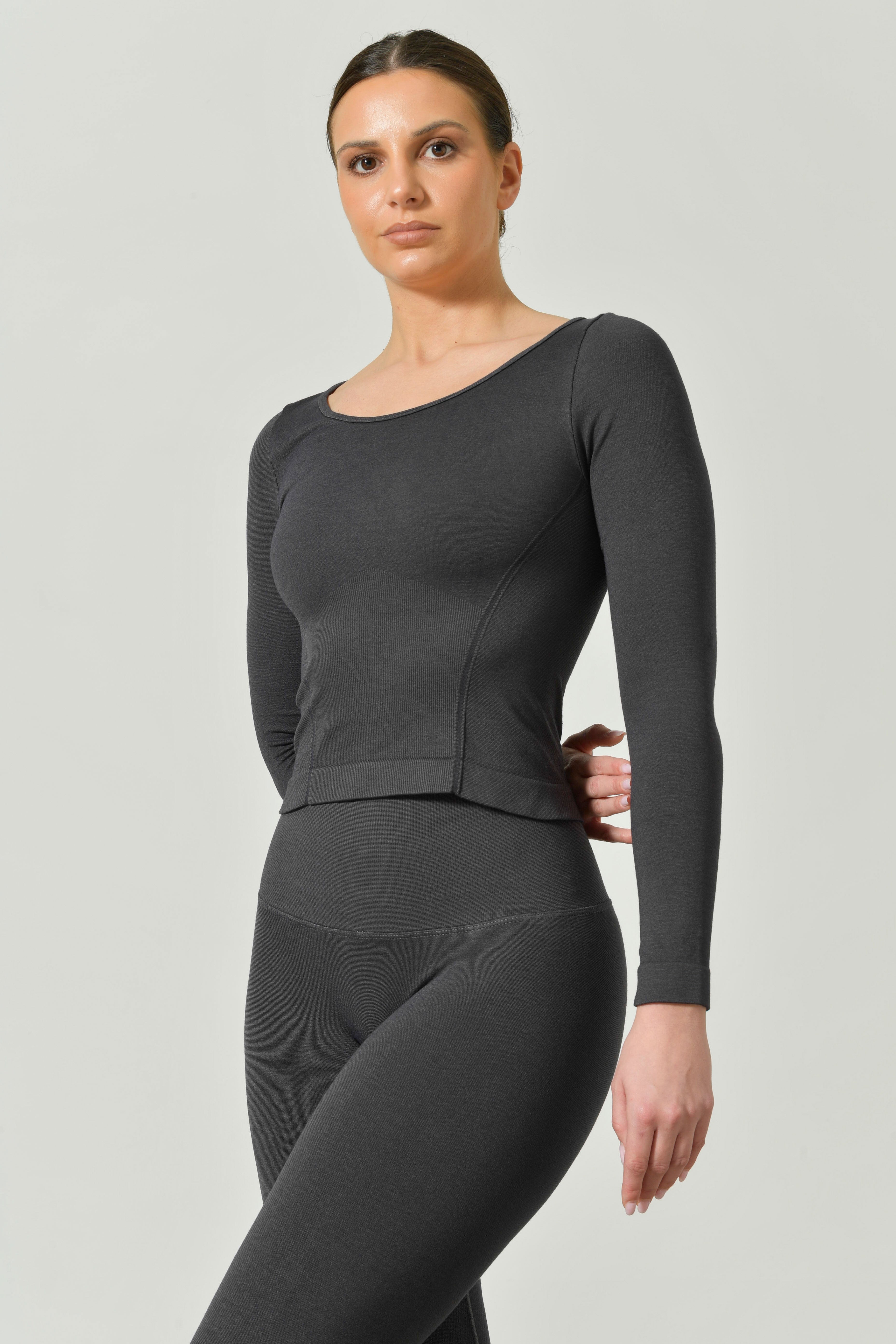 Long-sleeved Balance t-shirt with crew neck and side detailing