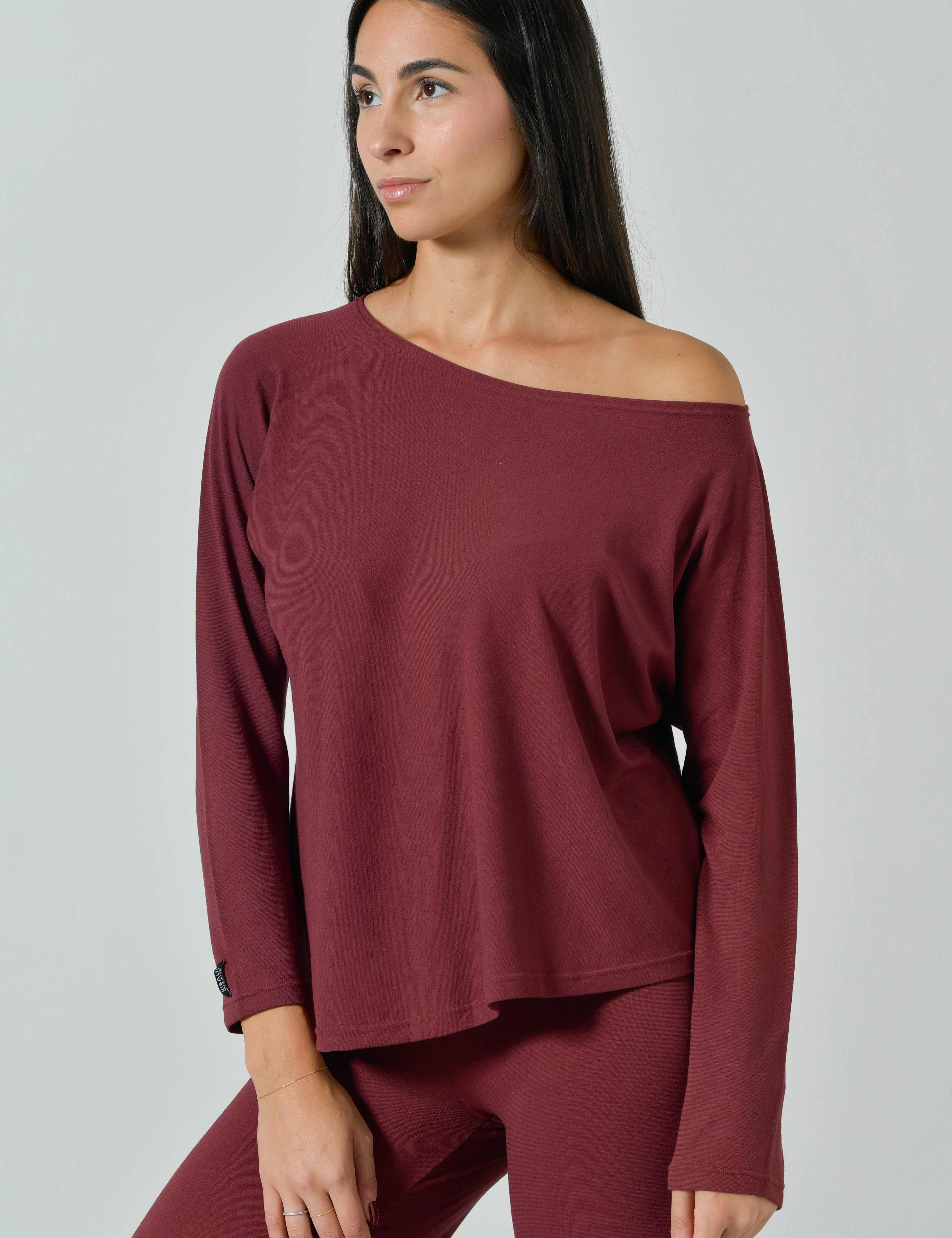 Maglia oversize donna Risalti color wine con scollo a barchetta portato su una spalla